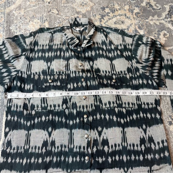 Black and Gray Geometric Ikat Batik Blouse with Boxy Fit - Picture 2 of 4